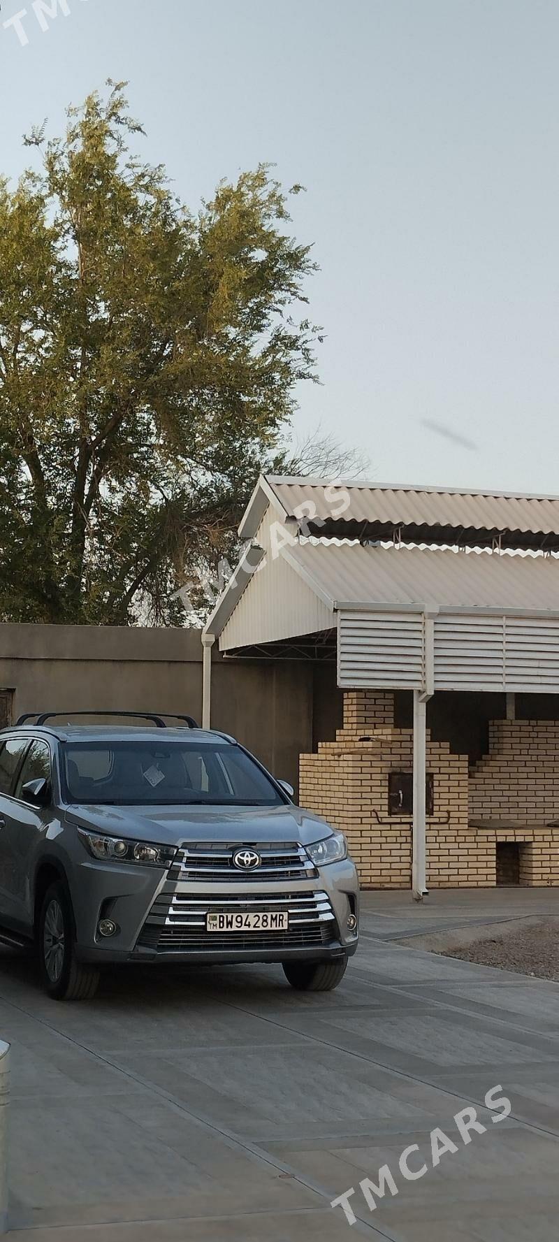 Toyota Highlander 2018 - 360 000 TMT - Мары - img 5