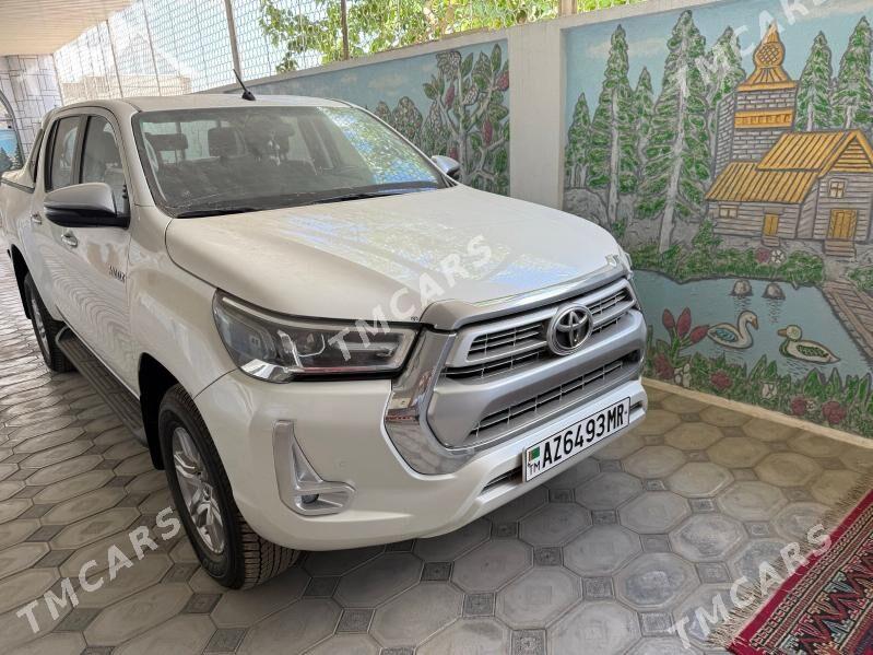 Toyota Hilux 2023 - 590 000 TMT - Мары - img 9