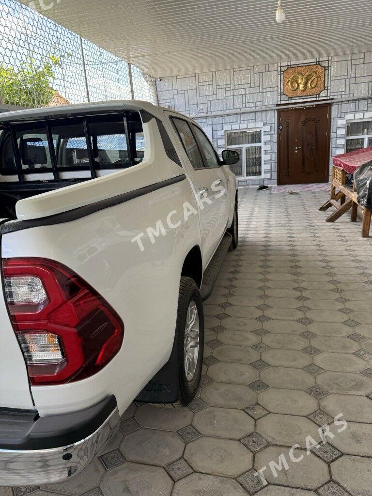 Toyota Hilux 2023 - 590 000 TMT - Мары - img 3