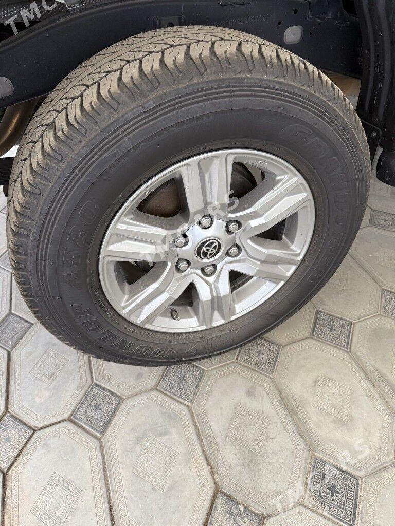 Toyota Hilux 2023 - 590 000 TMT - Мары - img 5