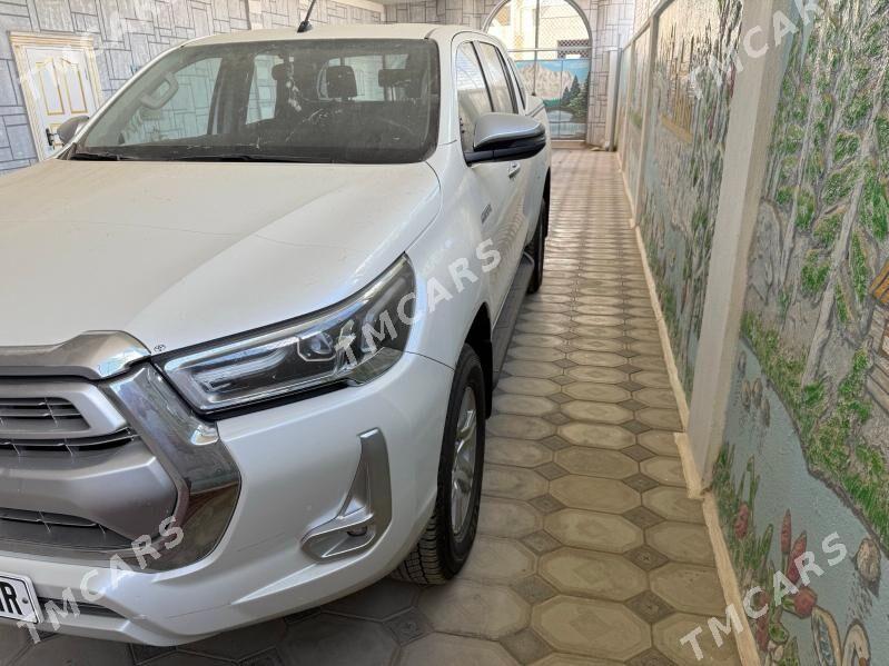 Toyota Hilux 2023 - 590 000 TMT - Мары - img 7