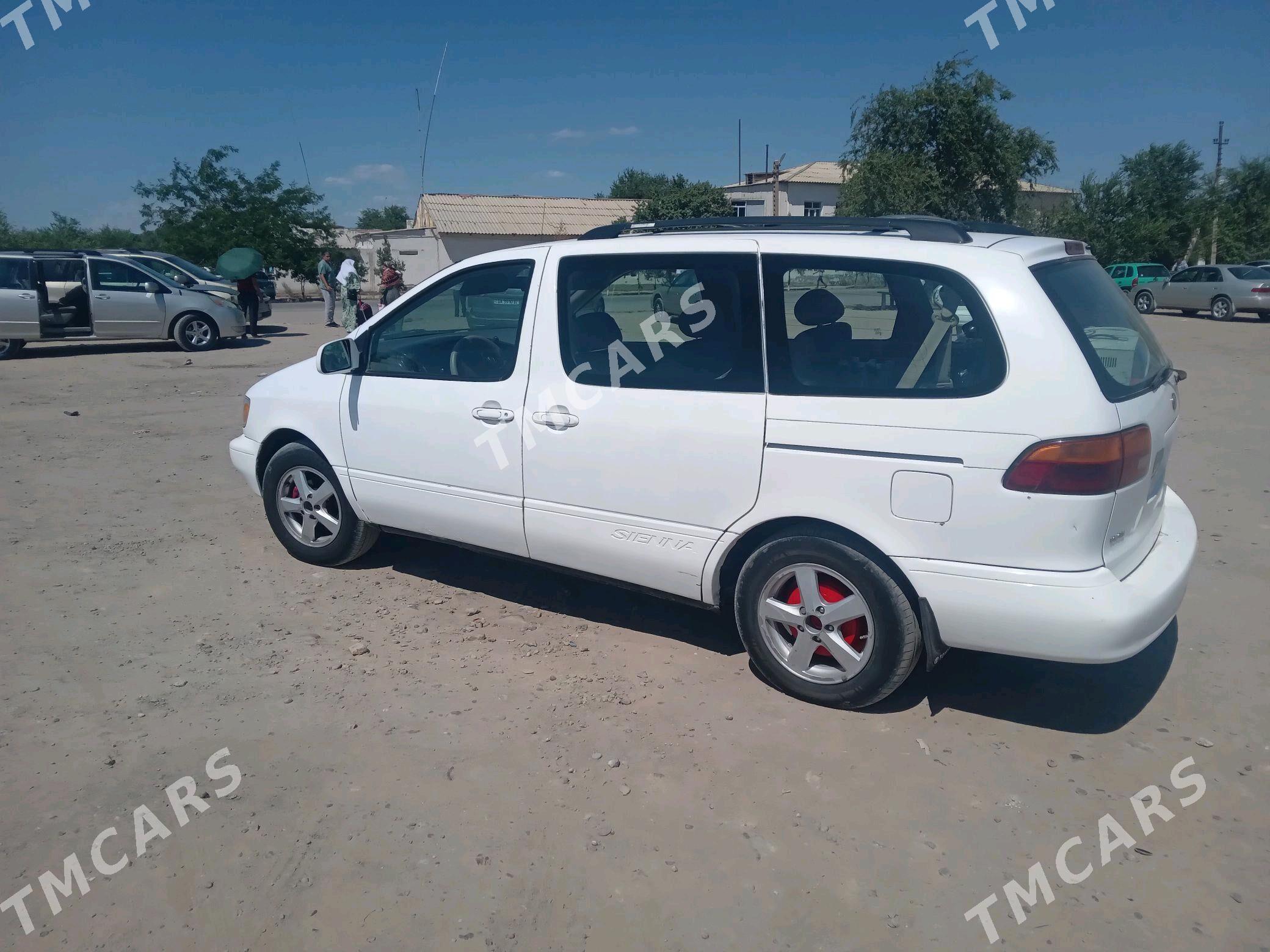 Toyota Sienna 2000 - 140 000 TMT - Köneürgenç - img 3