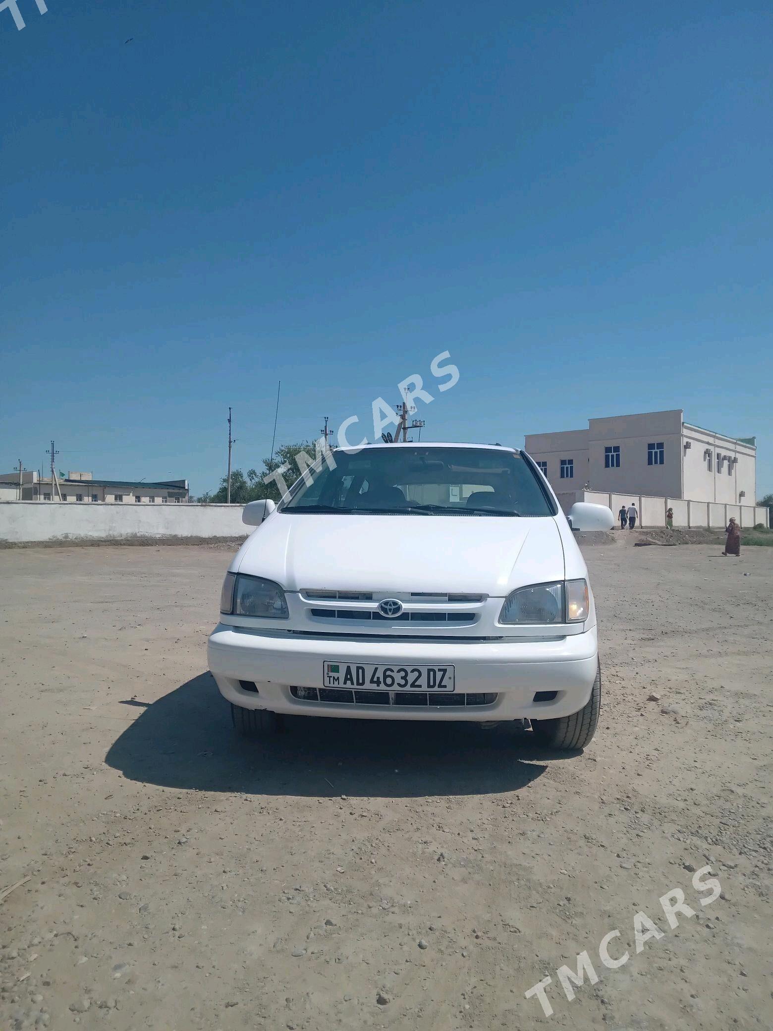 Toyota Sienna 2000 - 140 000 TMT - Köneürgenç - img 6