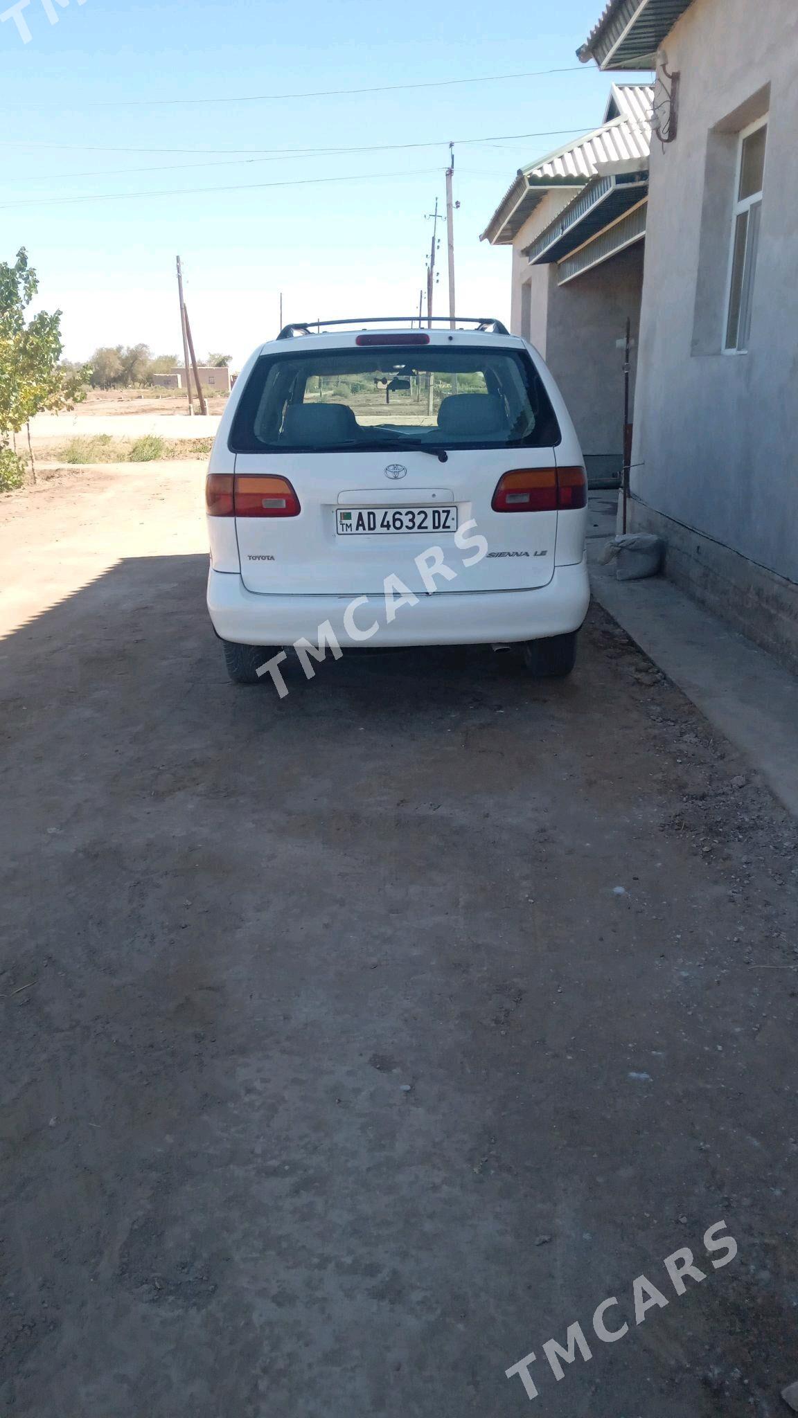 Toyota Sienna 2000 - 140 000 TMT - Köneürgenç - img 10