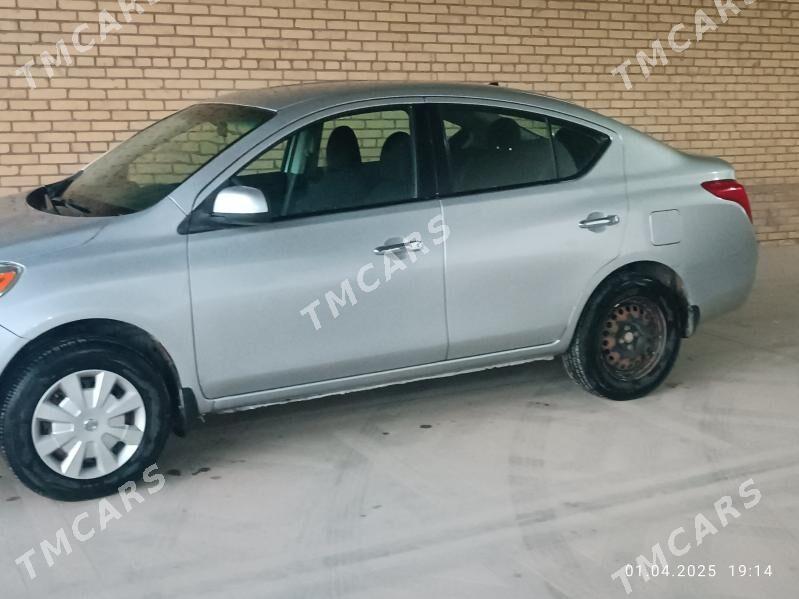 Nissan Versa 2012 - 100 000 TMT - Халач - img 2