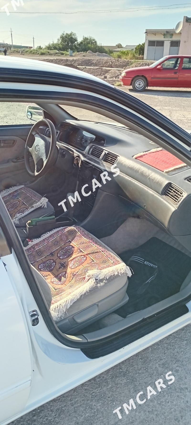 Toyota Camry 1998 - 115 000 TMT - Дянев - img 5