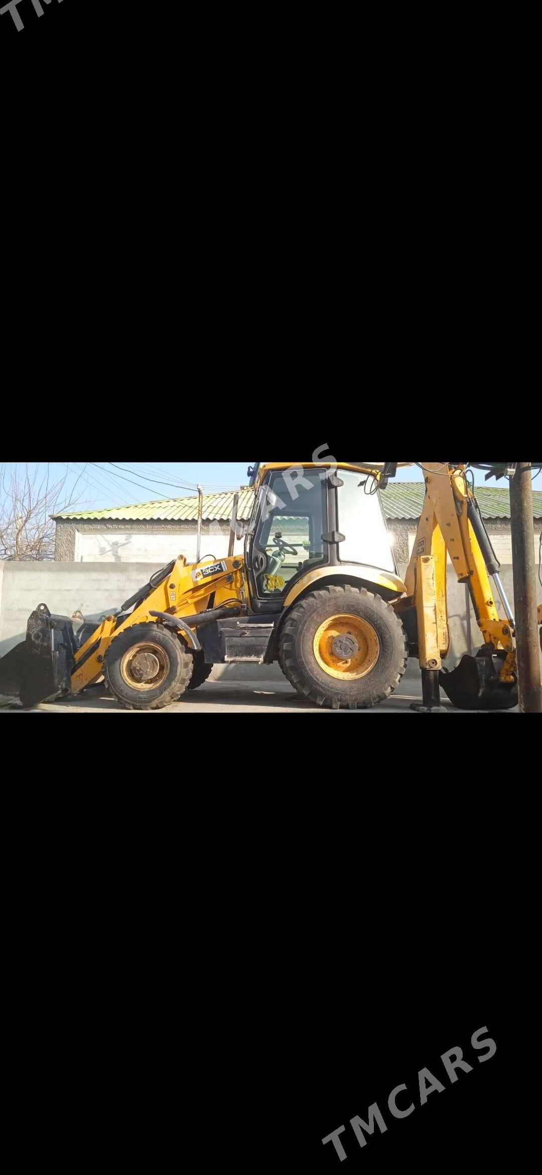 JCB 4CX ECO 2010 - 800 000 TMT - Büzmeýin GRES - img 1