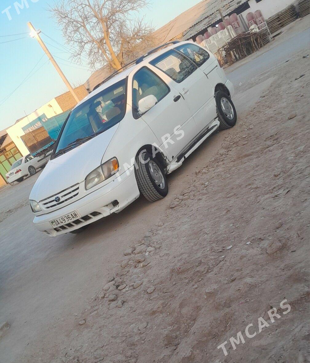 Toyota Sienna 2003 - 140 000 TMT - Бабадайхан - img 1