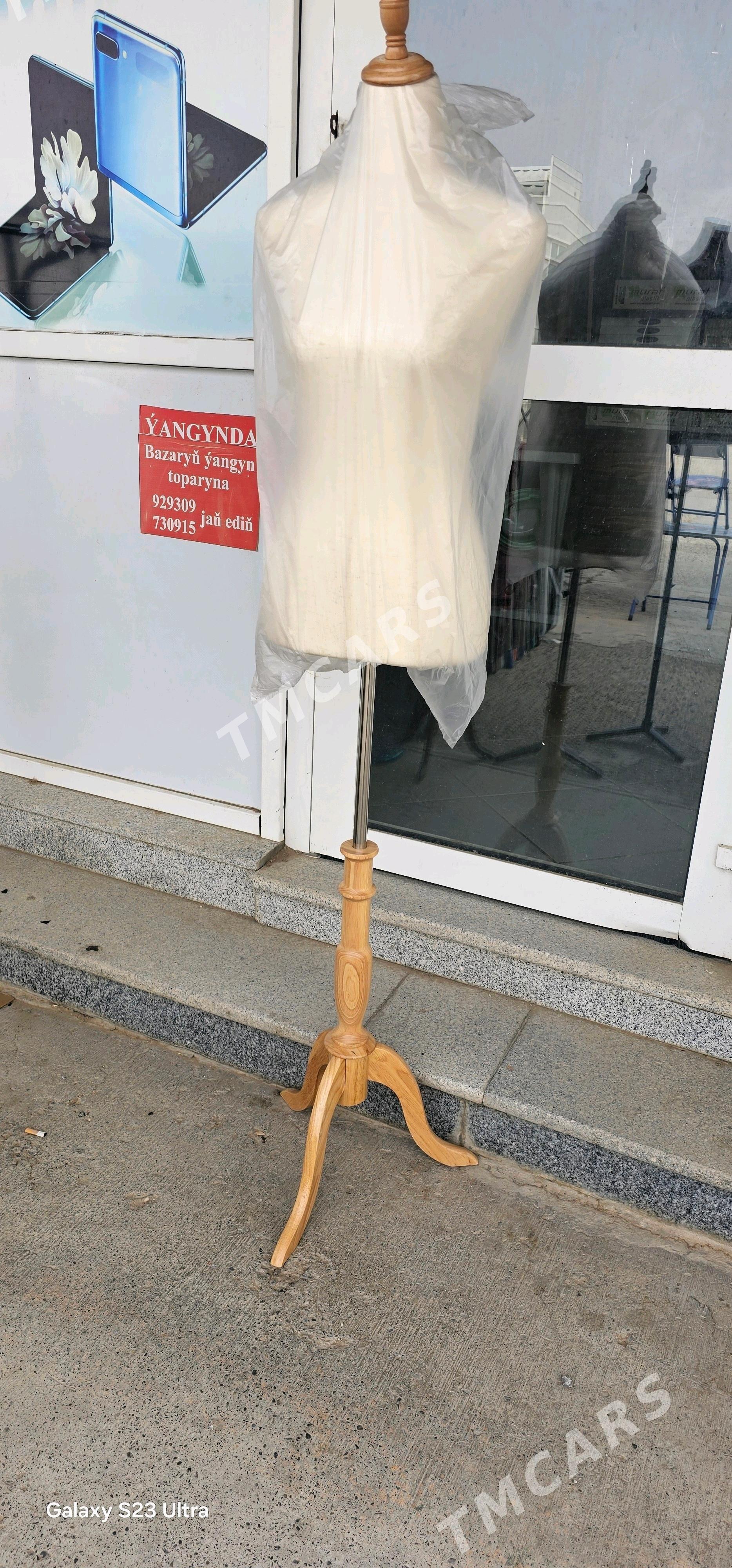 maniken - Howdan "W" - img 2