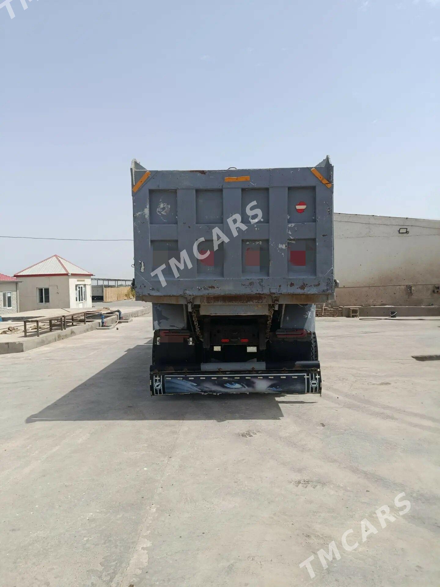 Howo Sinotruk 2009 - 520 000 TMT - Мургап - img 4