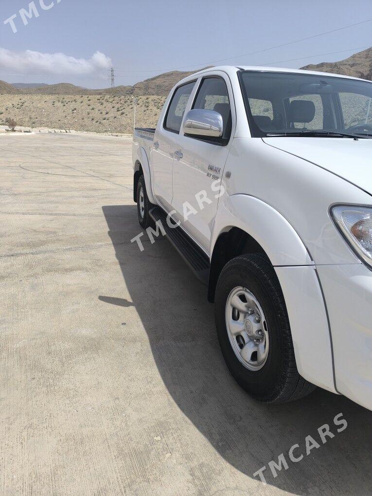 Toyota Hilux 2011 - 300 000 TMT - Балканабат - img 3