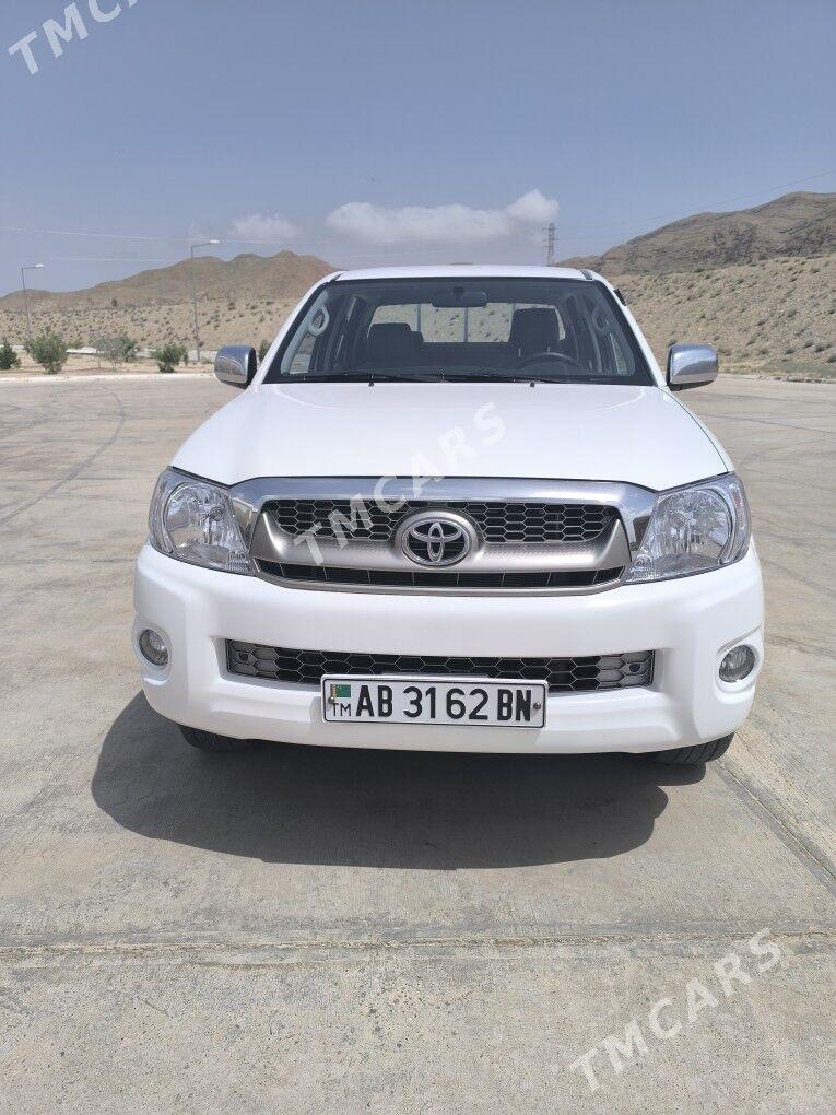 Toyota Hilux 2011 - 300 000 TMT - Балканабат - img 2