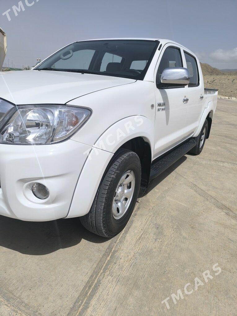 Toyota Hilux 2011 - 300 000 TMT - Балканабат - img 5