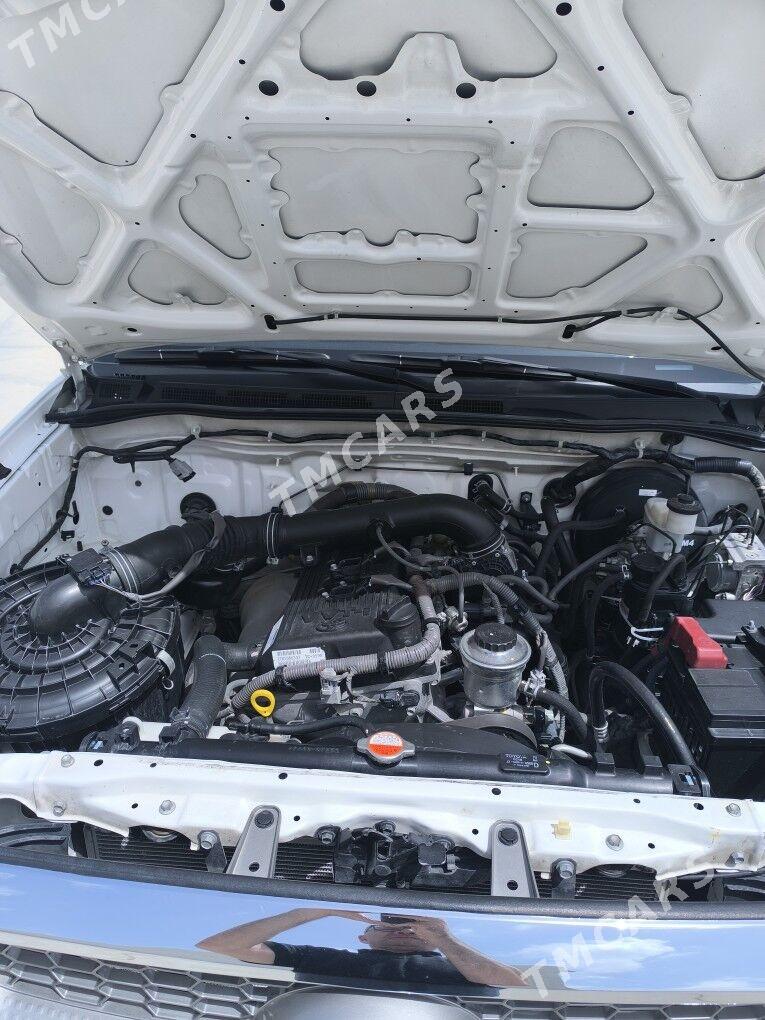 Toyota Hilux 2011 - 300 000 TMT - Балканабат - img 4
