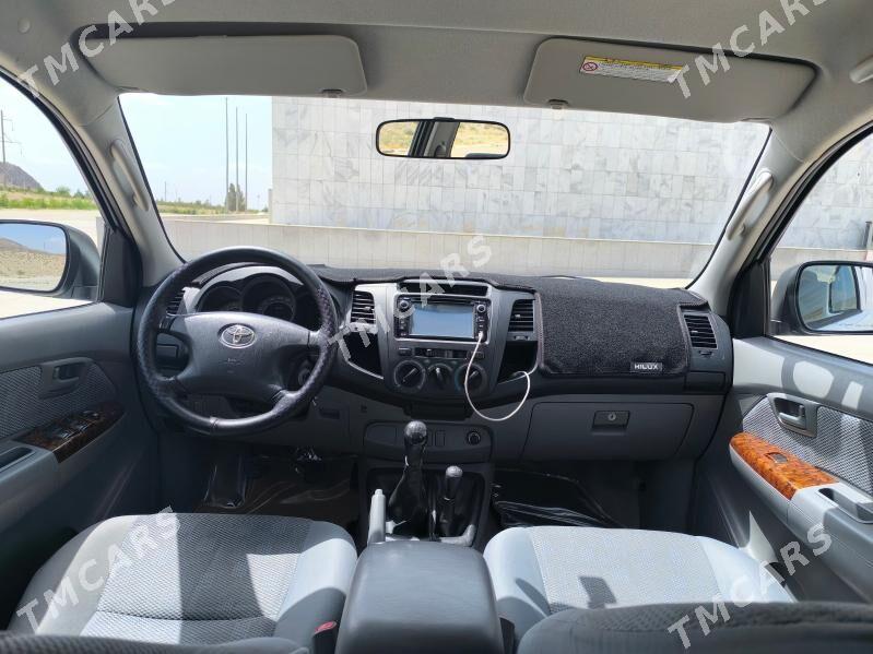Toyota Hilux 2011 - 300 000 TMT - Балканабат - img 6