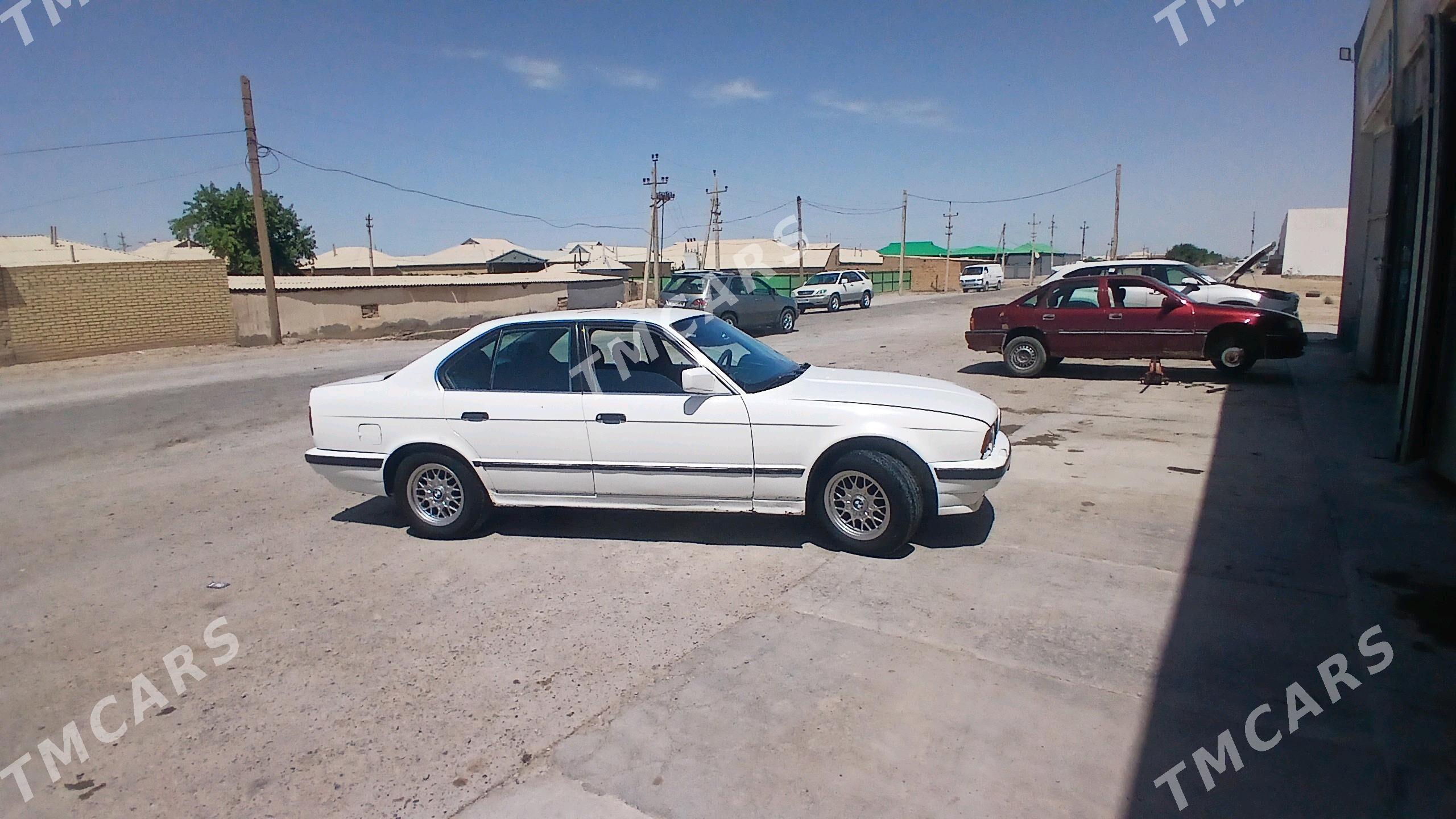 BMW 525 1989 - 65 000 TMT - Мургап - img 3