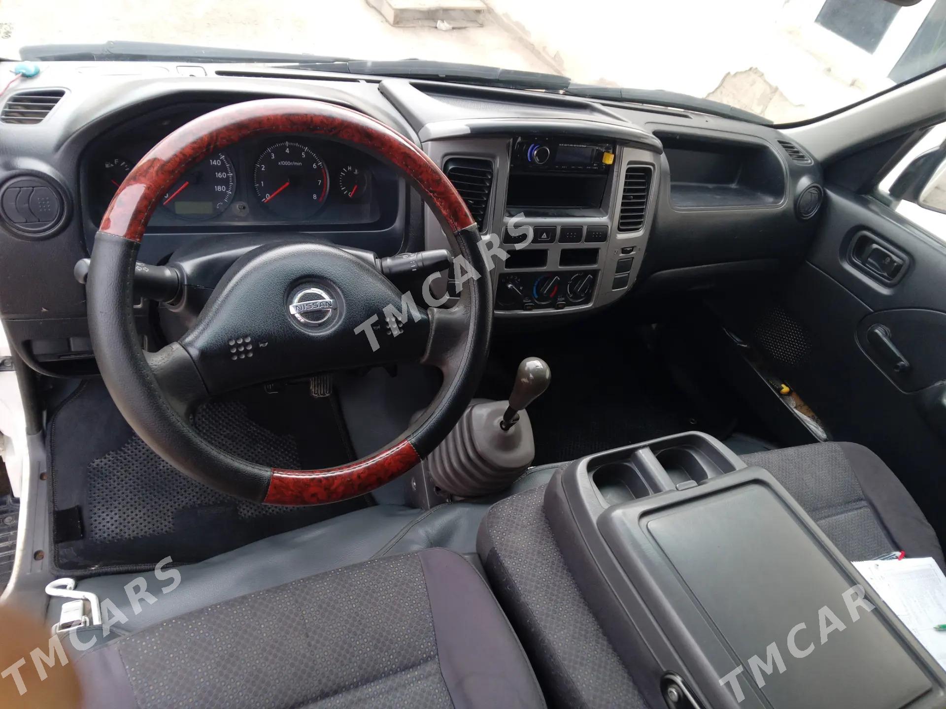 Nissan Urvan 2010 - 180 000 TMT - Daşoguz - img 6