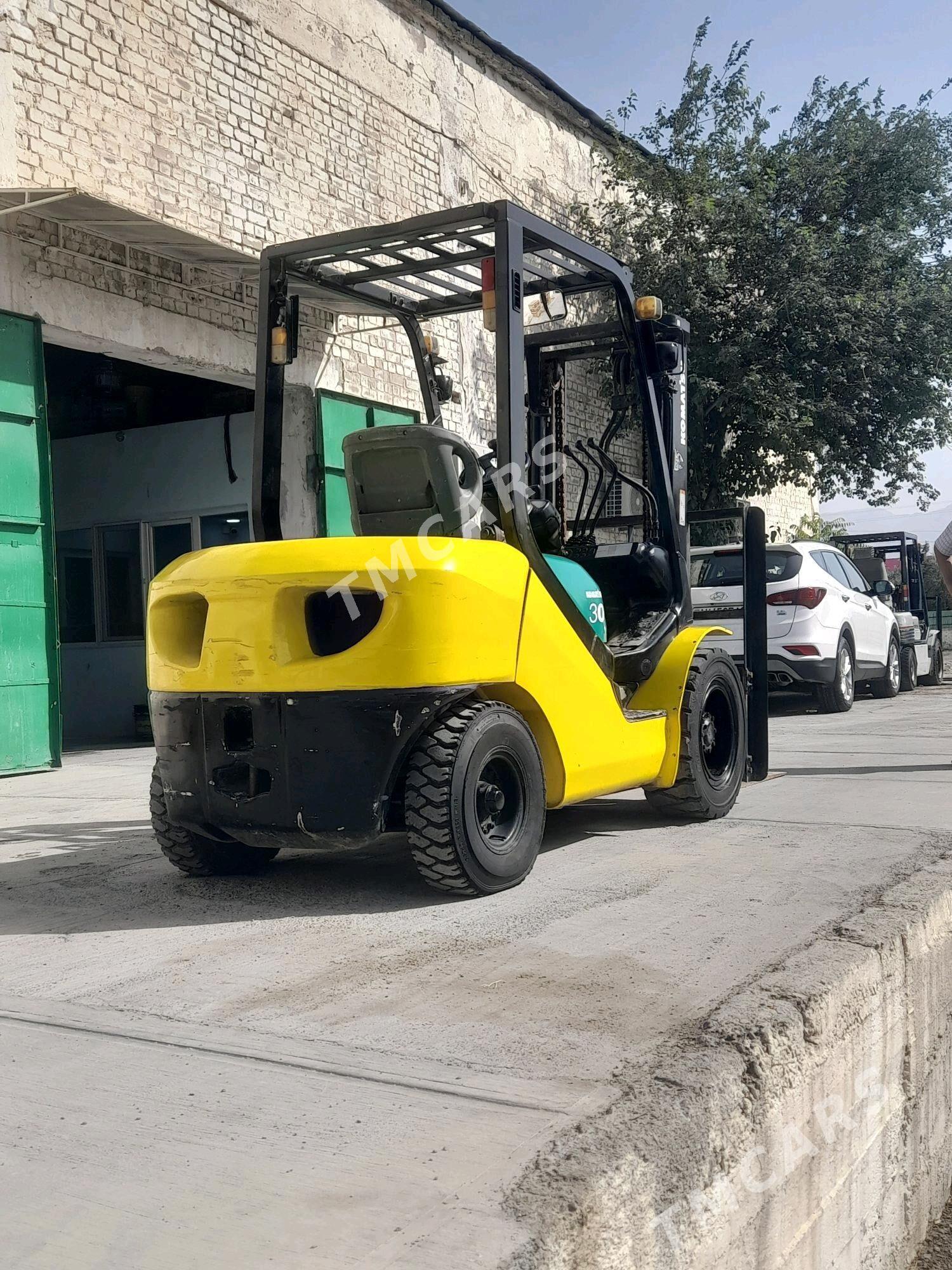 Kara Forklift 2009 - 310 000 TMT - Aşgabat - img 2