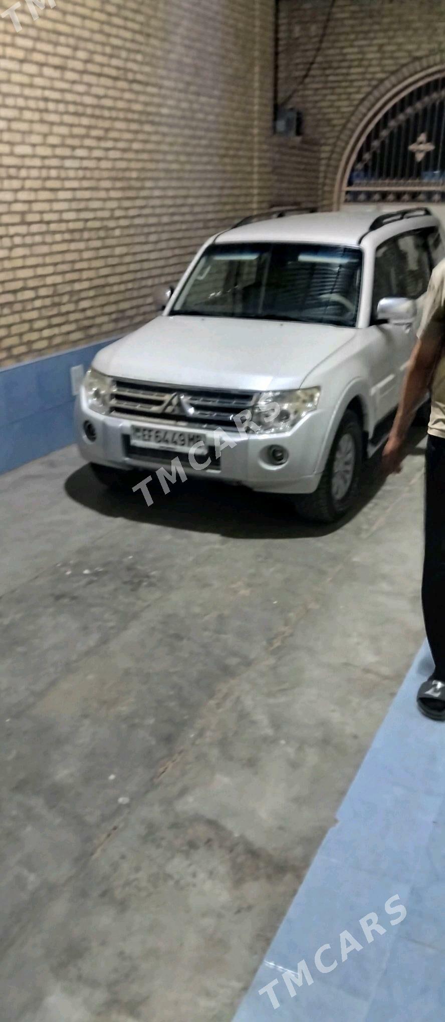 Mitsubishi Pajero 2010 - 220 000 TMT - Мары - img 3