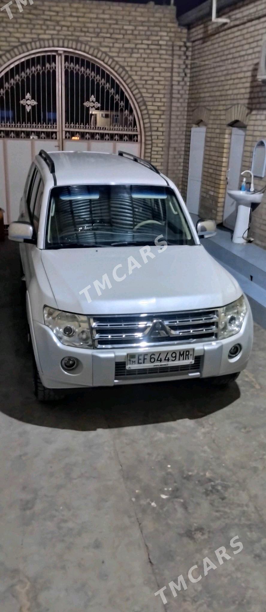 Mitsubishi Pajero 2010 - 220 000 TMT - Мары - img 4