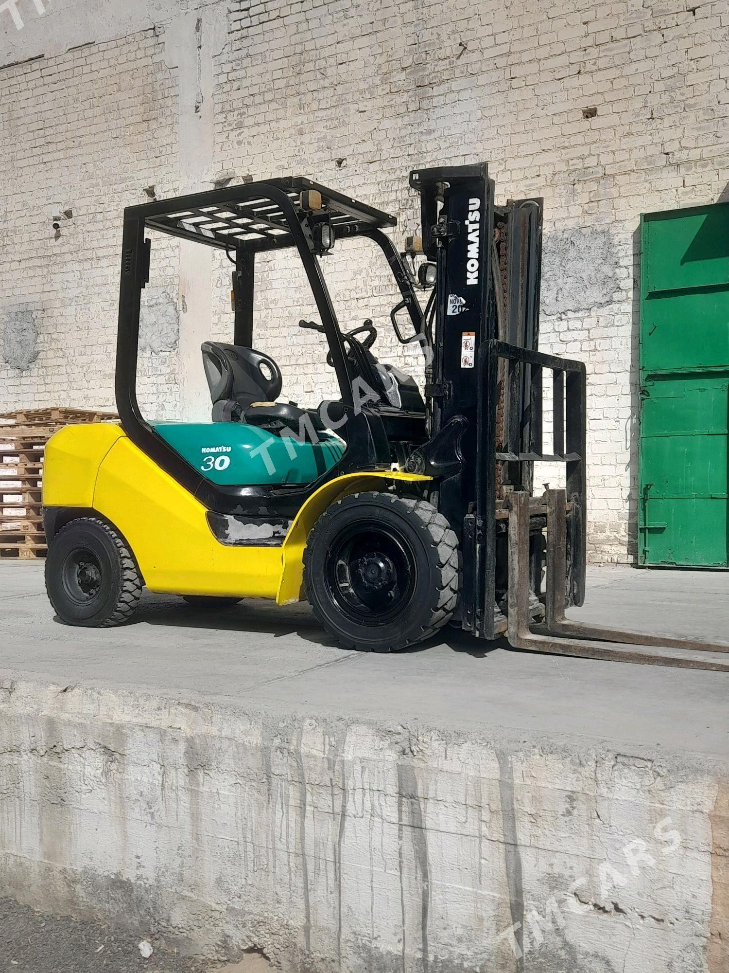 Kara Forklift 2009 - 310 000 TMT - Aşgabat - img 4