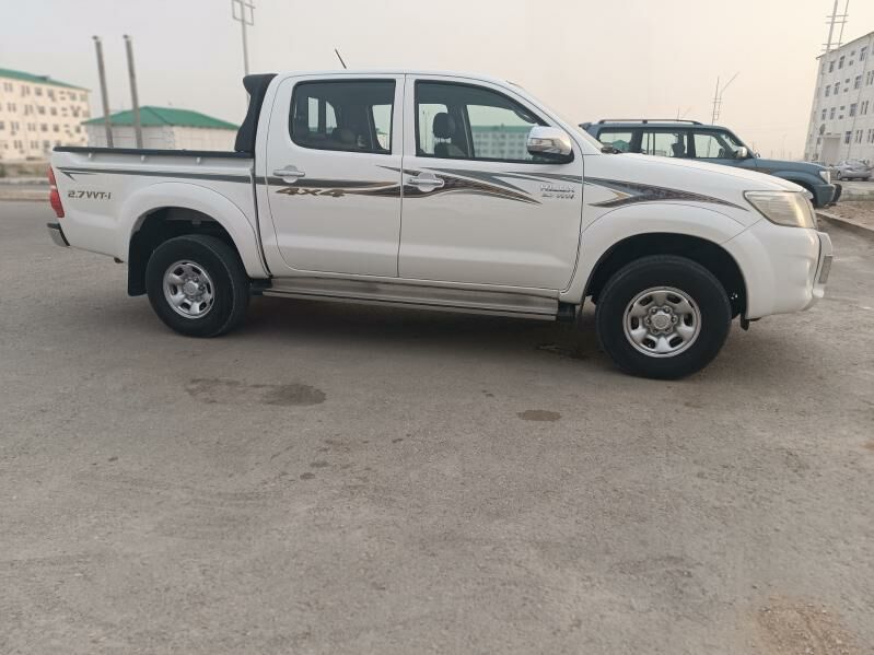 Toyota Hilux 2014 - 390 000 TMT - Балканабат - img 2