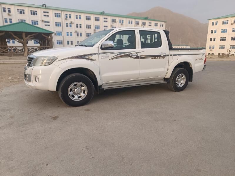 Toyota Hilux 2014 - 390 000 TMT - Балканабат - img 5