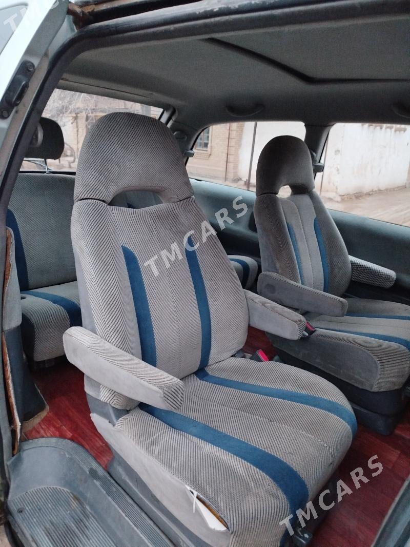 Toyota Previa 1995 - 68 000 TMT - Сакар - img 3
