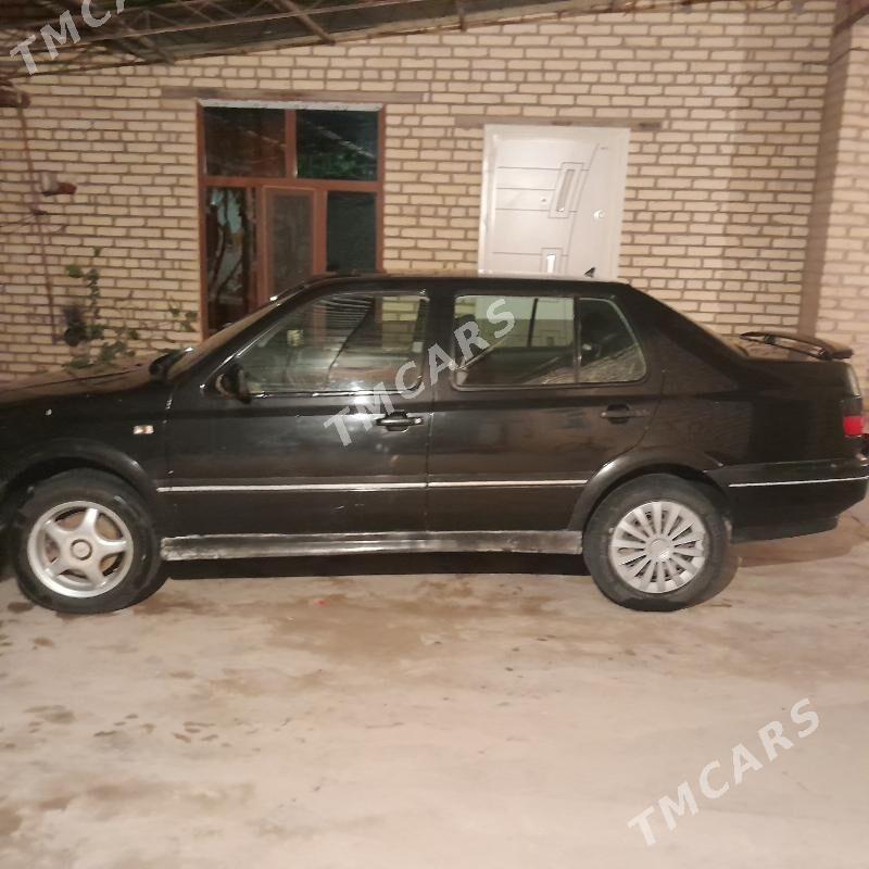 Volkswagen Jetta 1994 - 30 000 TMT - Saýat - img 2