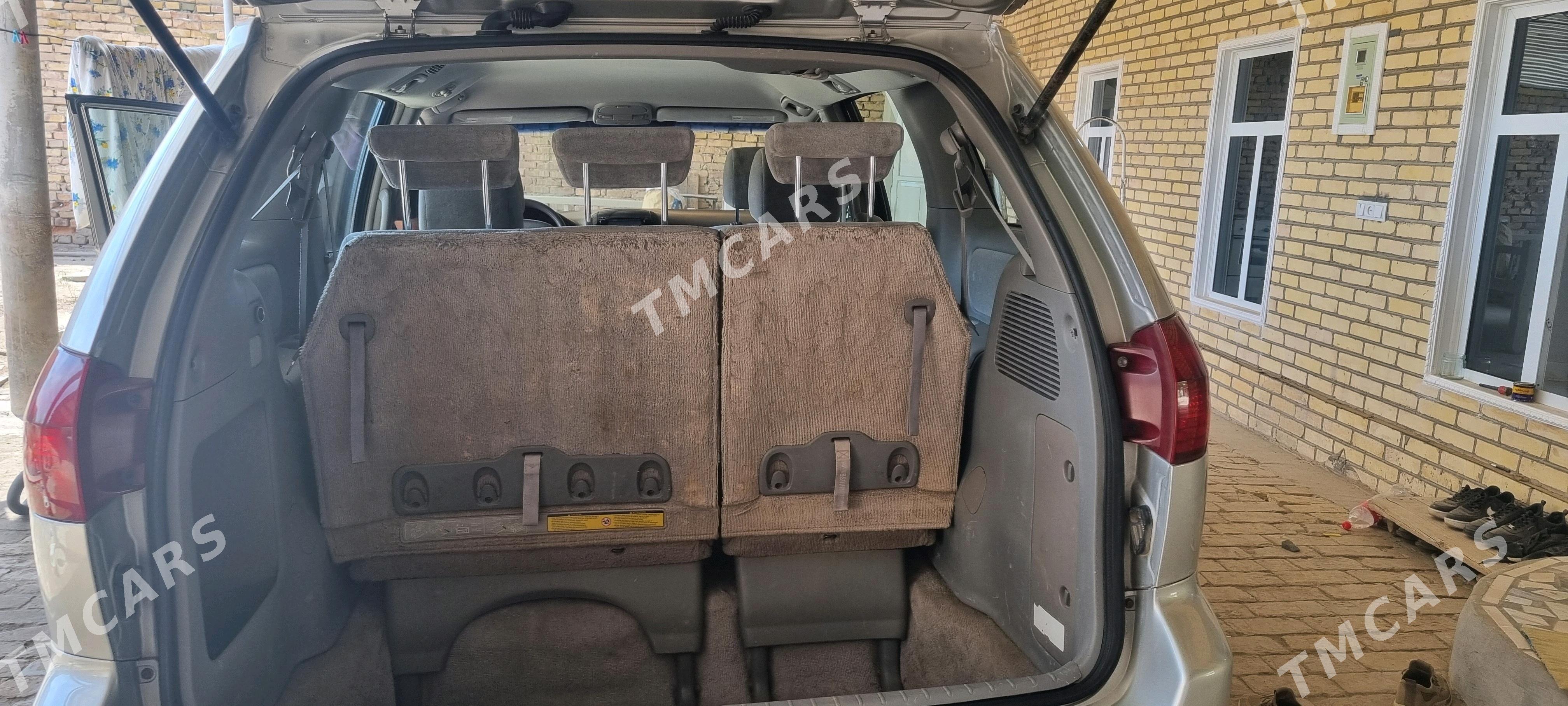 Toyota Sienna 2005 - 230 000 TMT - Керки - img 7