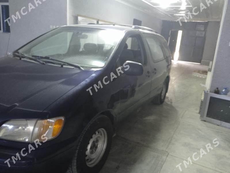 Toyota Sienna 2002 - 110 000 TMT - Фарап - img 3