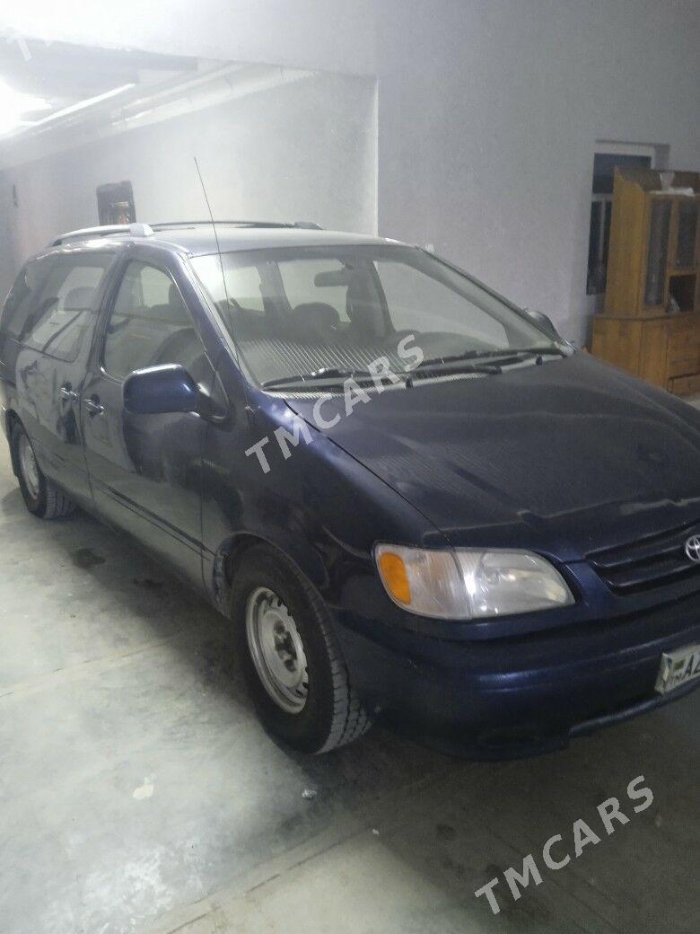 Toyota Sienna 2002 - 110 000 TMT - Фарап - img 4