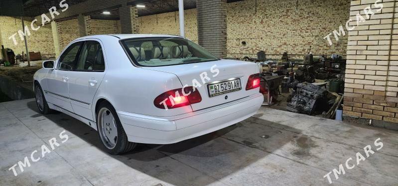 Mercedes-Benz E320 2000 - 110 000 TMT - Мары - img 2