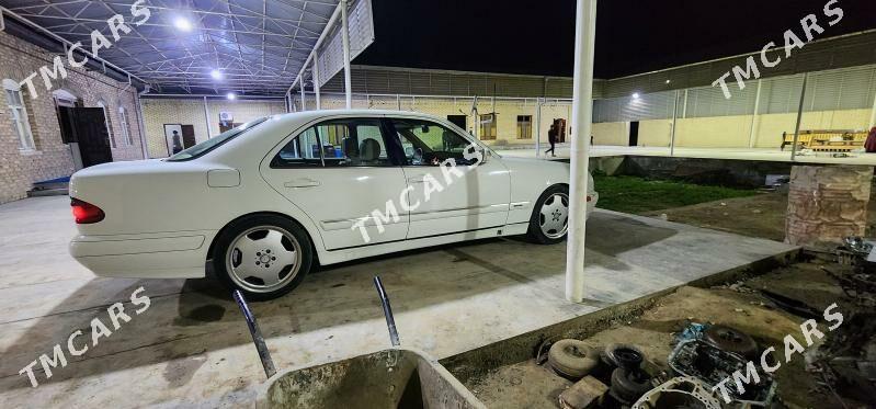 Mercedes-Benz E320 2000 - 110 000 TMT - Мары - img 3