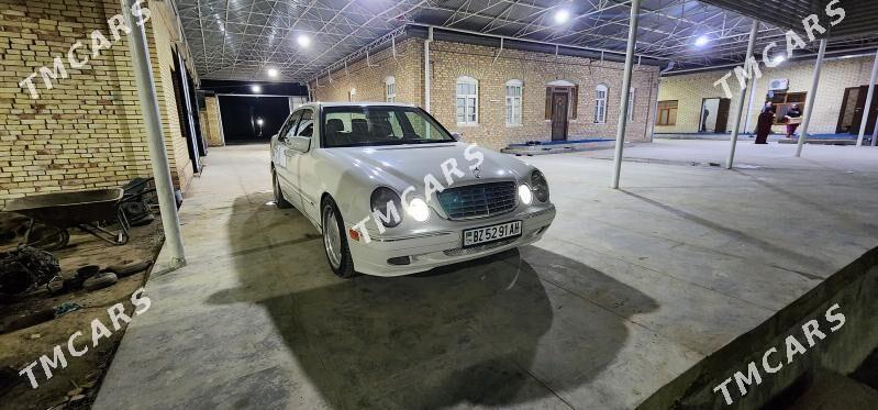 Mercedes-Benz E320 2000 - 110 000 TMT - Мары - img 4