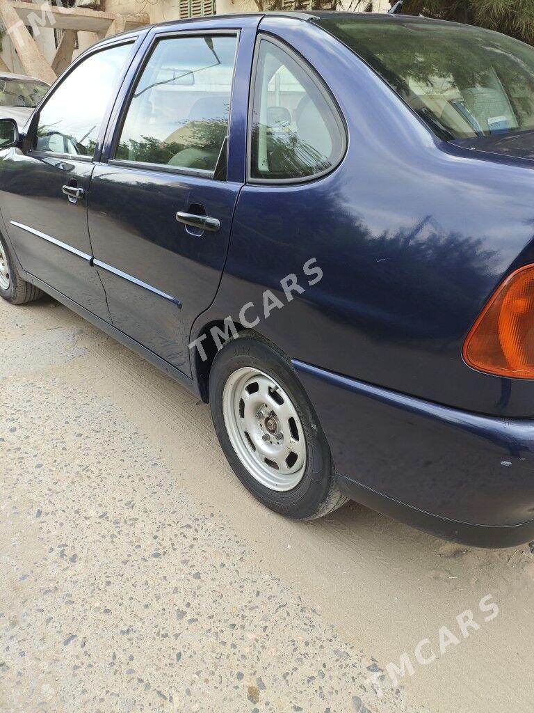 Volkswagen Polo 2001 - 30 000 TMT - Туркменабат - img 6