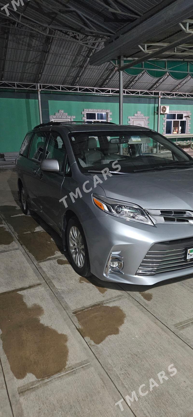 Toyota Sienna 2016 - 350 000 TMT - Анев - img 5