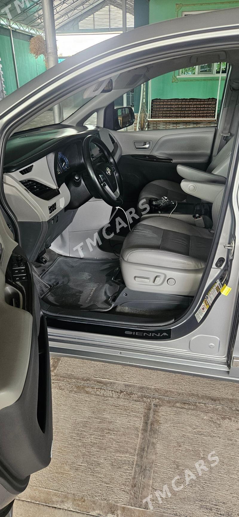 Toyota Sienna 2016 - 350 000 TMT - Анев - img 7