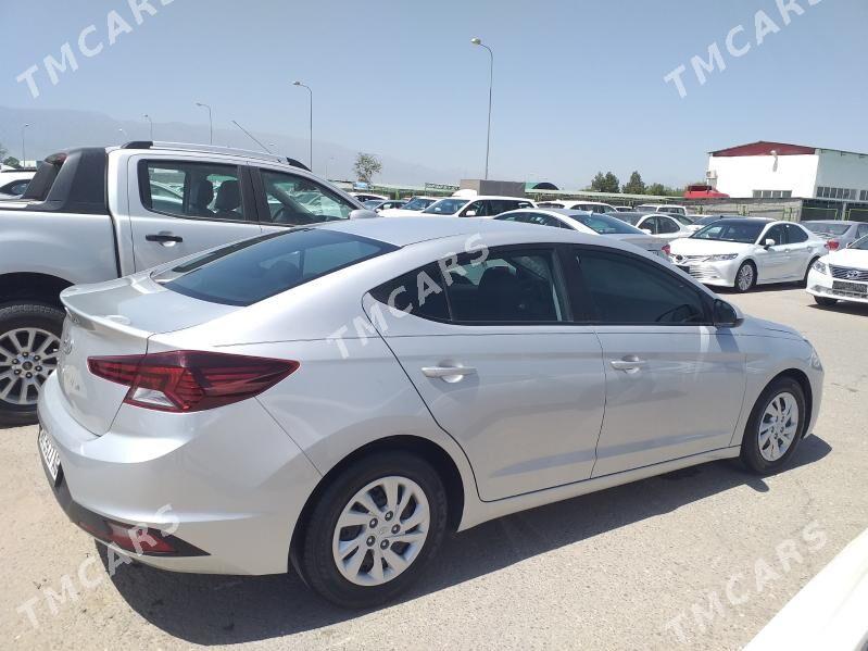 Hyundai Elantra 2019 - 190 000 TMT - Şor daça - img 2