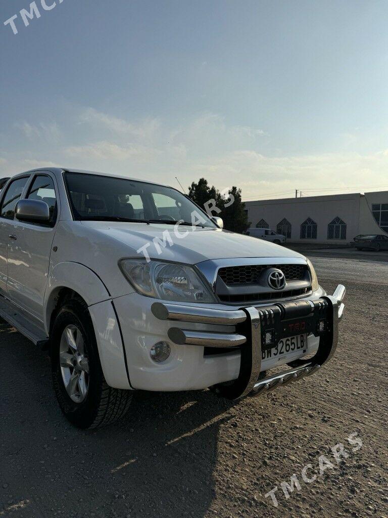 Toyota Hilux 2009 - 225 000 TMT - Saýat - img 3