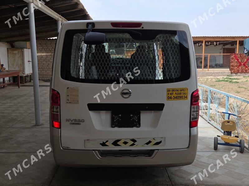 Nissan Urvan 2020 - 300 000 TMT - Ýolöten - img 2