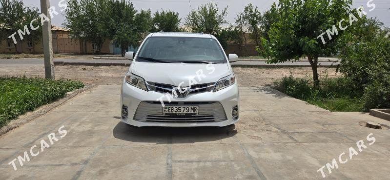 Toyota Sienna 2019 - 385 000 TMT - Baýramaly - img 2