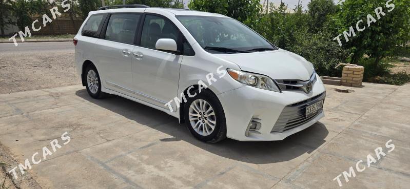 Toyota Sienna 2019 - 385 000 TMT - Baýramaly - img 3