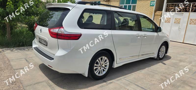 Toyota Sienna 2019 - 385 000 TMT - Baýramaly - img 4