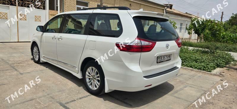 Toyota Sienna 2019 - 385 000 TMT - Baýramaly - img 5