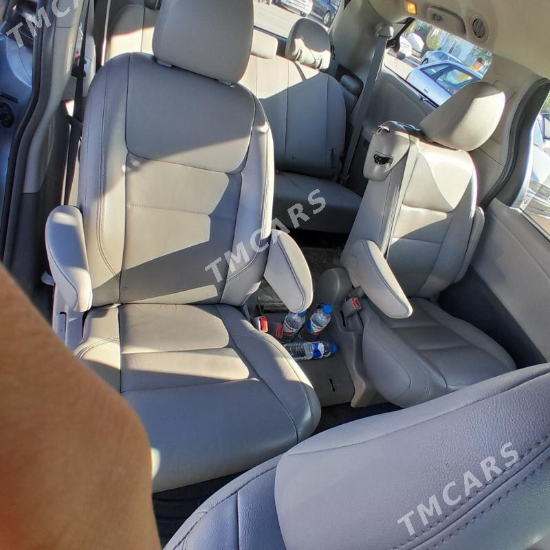 Toyota Sienna 2016 - 400 000 TMT - Gurbansoltan Eje - img 7