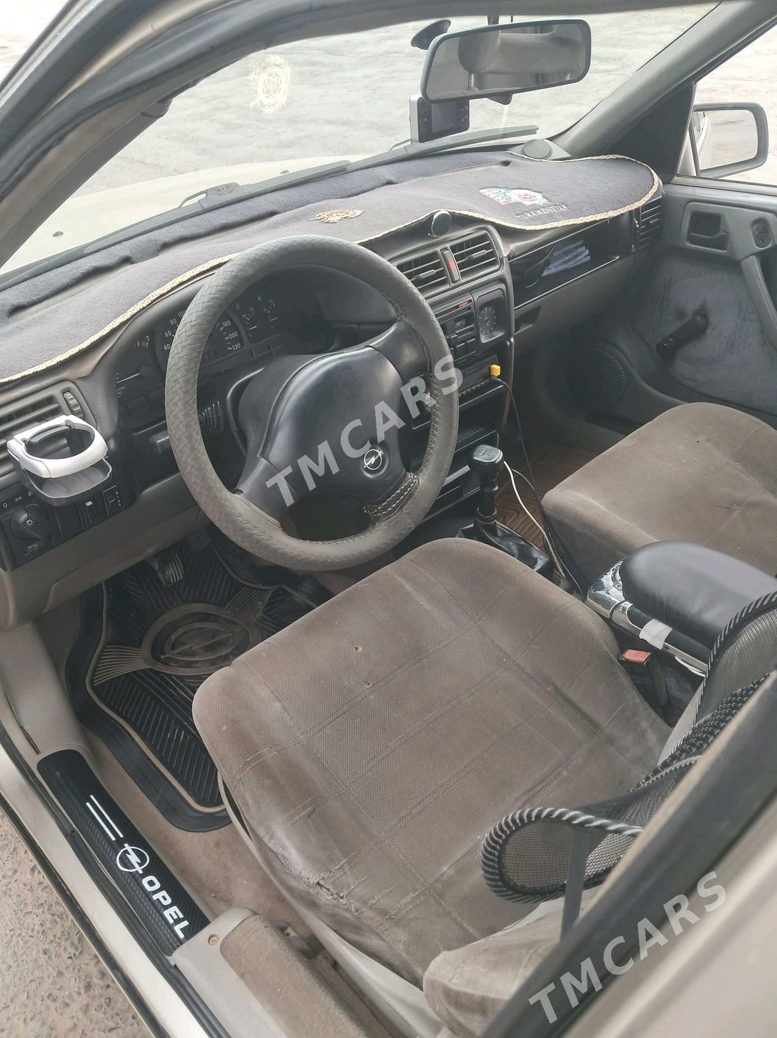 Opel Vectra 1991 - 40 000 TMT - Mary - img 3