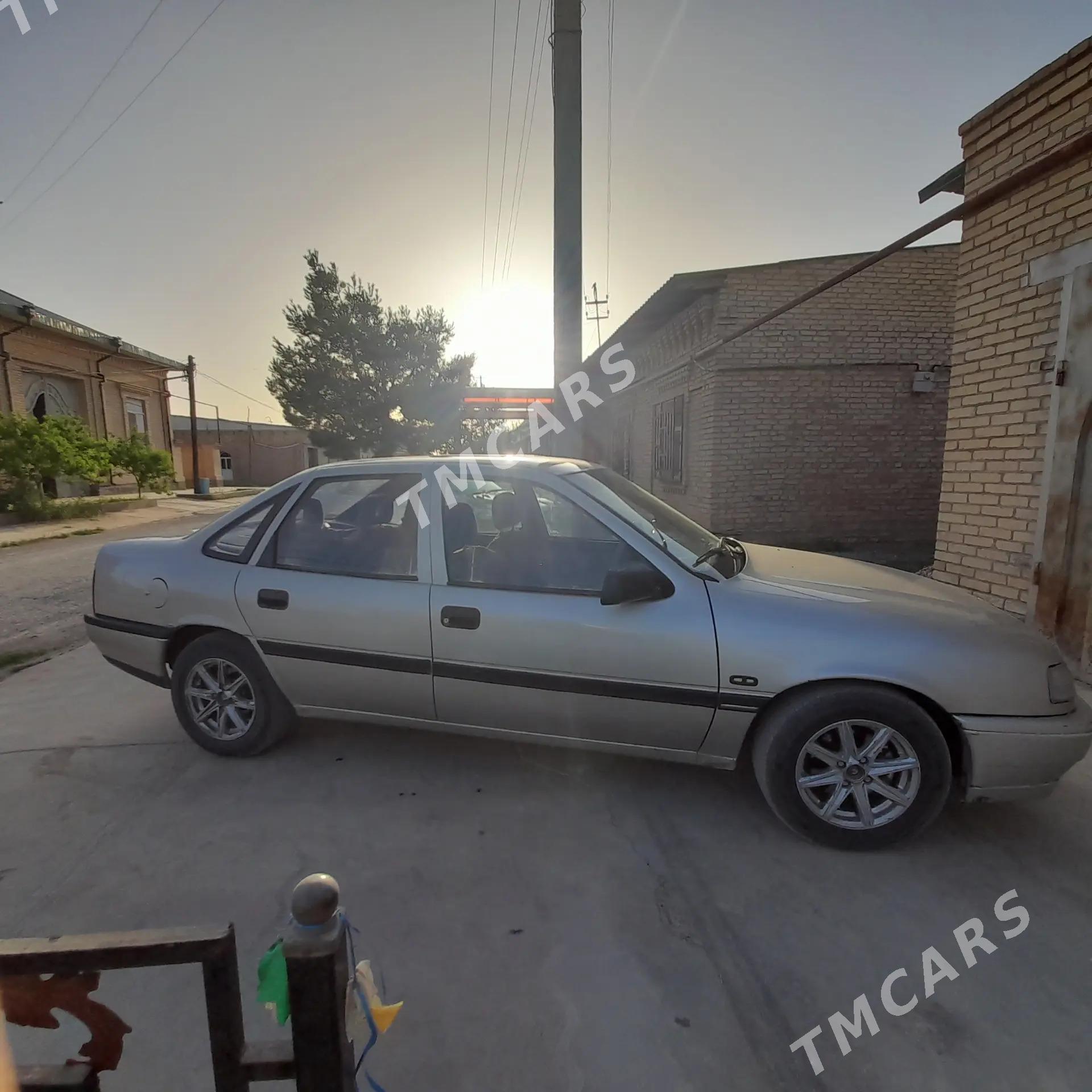 Opel Vectra 1989 - 30 000 TMT - Дянев - img 2