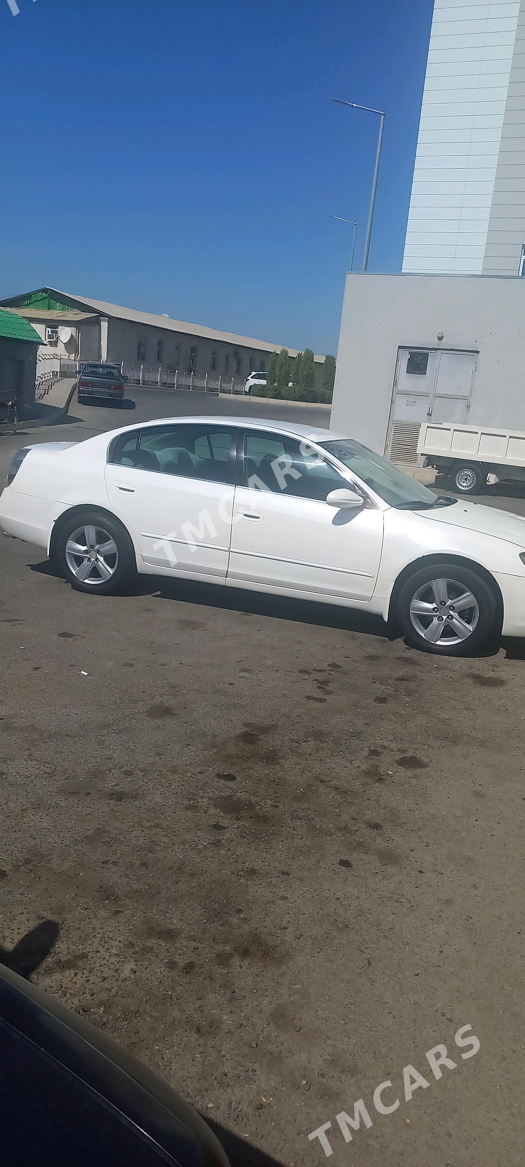 Nissan Altima 2003 - 65 000 TMT - Сакарчага - img 3