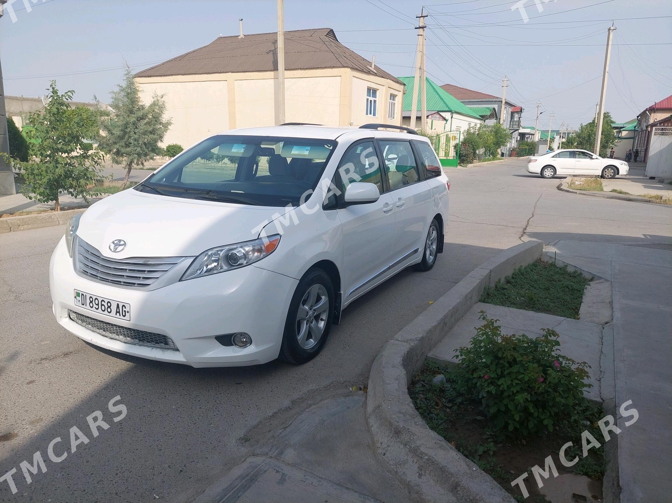 Toyota Sienna 2015 - 290 000 TMT - Aşgabat - img 3